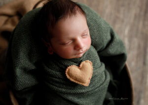 baby sleeping with heart love
