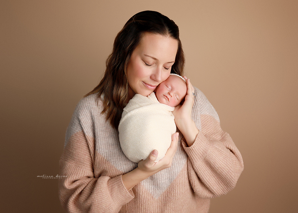 Mom and newborn photography