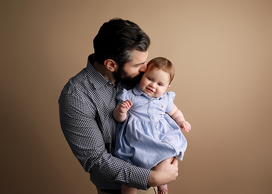 Baby girl and dad photographer