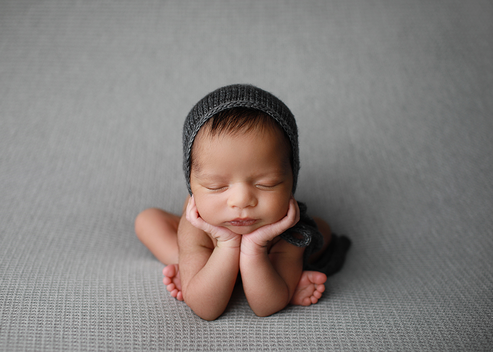 froggy newborn pose